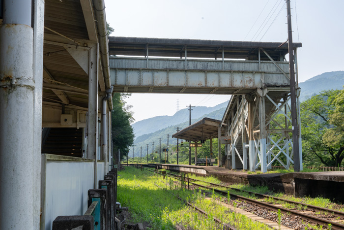 JR笠置駅のホームの画像