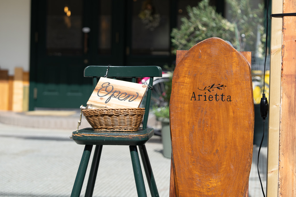 イタリアン＆カフェ「Bar Arietta （バール アリエッタ）」の看板画像