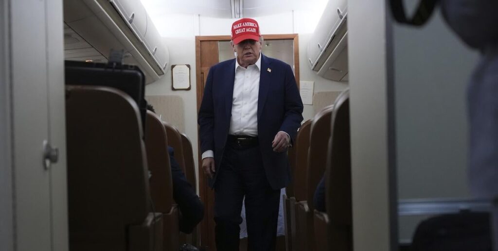 トランプは再び職務の施行への参入を延期しました