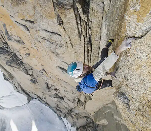 ヴォワ・プティ | ヨーロッパで最も難しい高山ルートを初単独登頂 - Lacrux Climbing Magazine