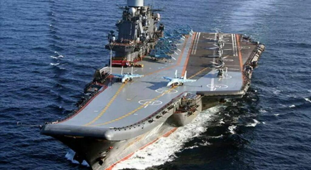 地中海にある3つのロシアの軍艦、2500kmの範囲のカリブリクルーズミサイルを備えた武装航空機キャリアでもあります