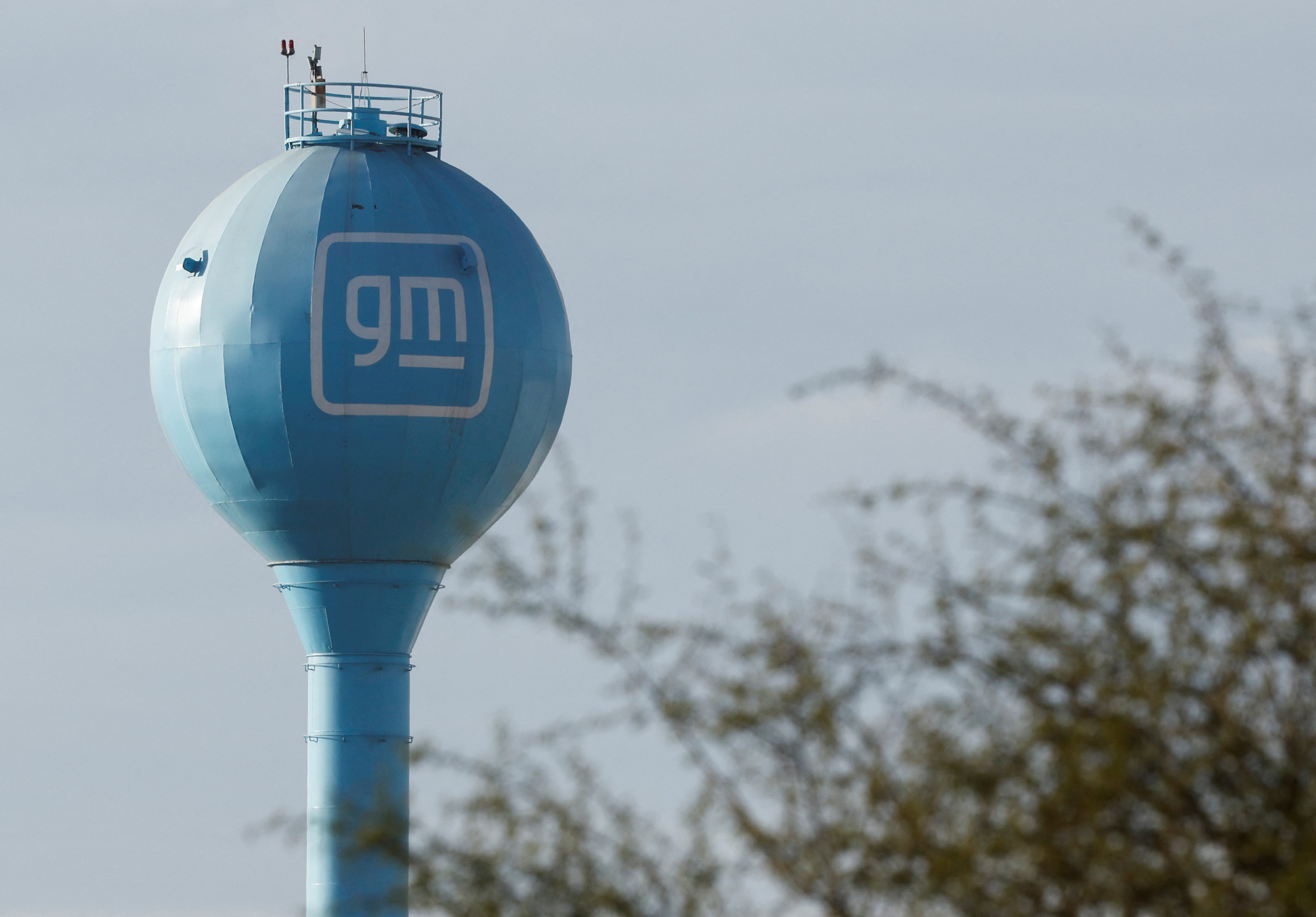 GMメキシコ工場で生産を数週間停止、人気のピックアップトラック