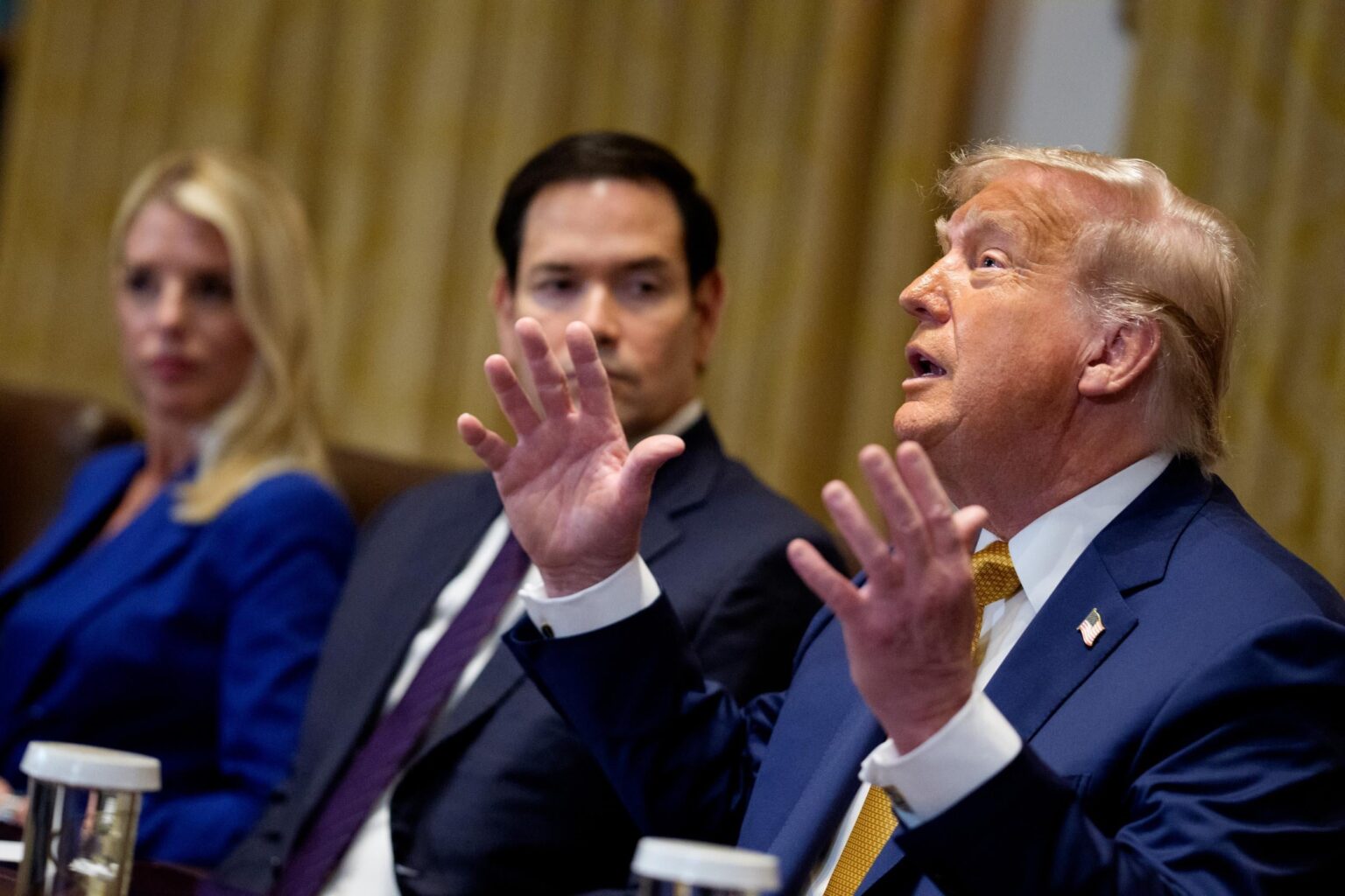 ドナルド・トランプは、エプスタインファイルは「人々を破壊する可能性がある」と述べた