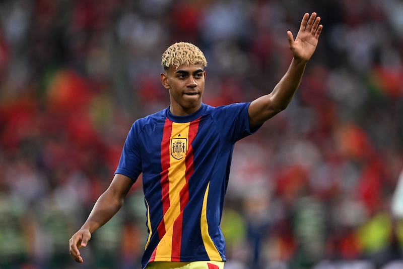 ヤマルの誕生日パーティーが波紋…障害者の“権利侵害疑惑”でスペイン政府が調査依頼 - サッカーキング