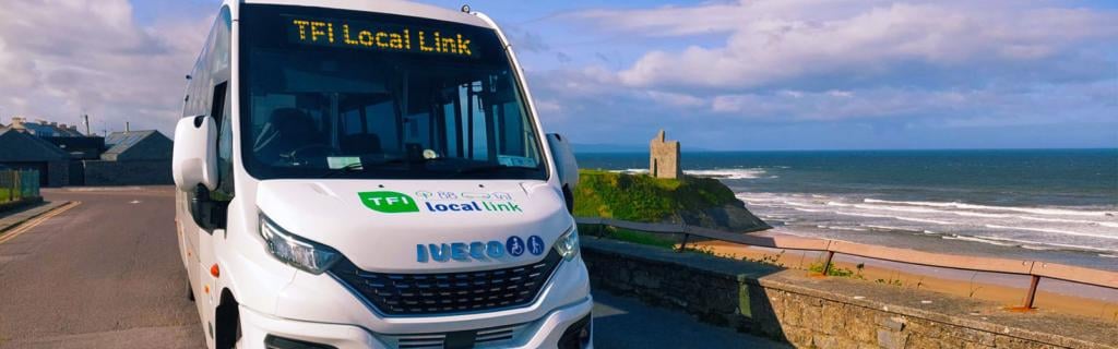 アイルランドの田舎では公共交通機関が良くなっており、アイルランドのサービスを結びつけて、2023年から2024年までに使用されている38％の急増が見られます