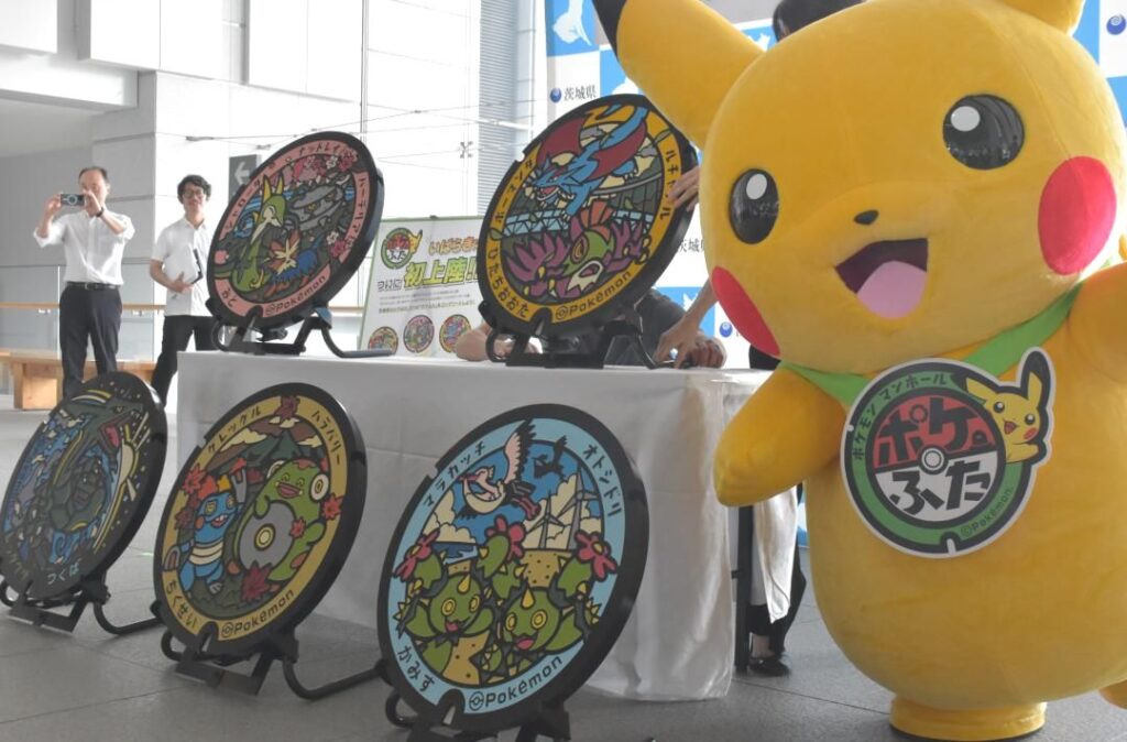 「ポケふた」お披露目 茨城県内5市に設置へ 筑西は道の駅グランテラス 知事「注目されるきっかけに」 | とりぷれ 筑西市など茨城県内県内5カ所に設置される「ポケふた」=県庁