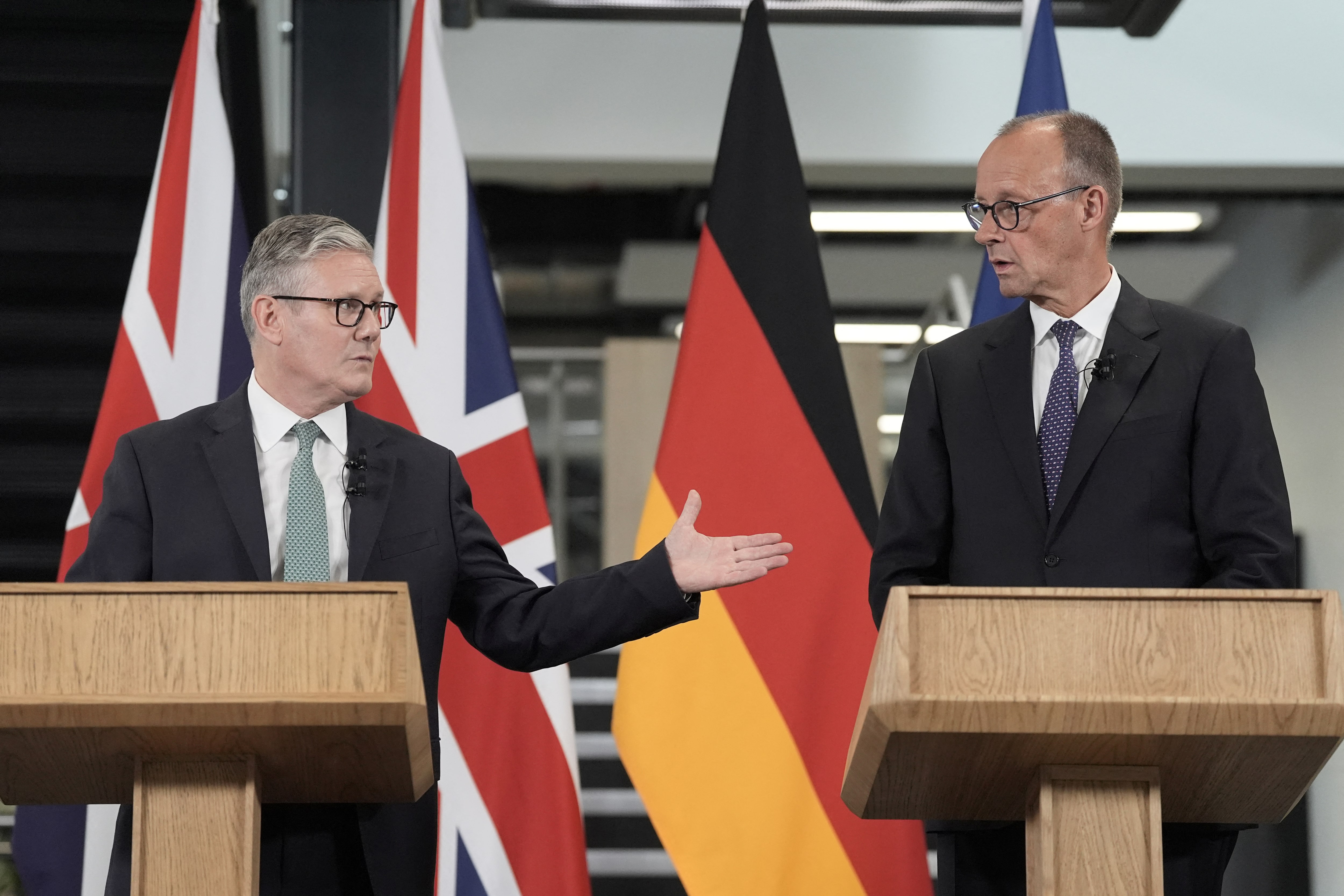 独英、包括的友好条約に署名　欧州3大国間の協力強化を示唆