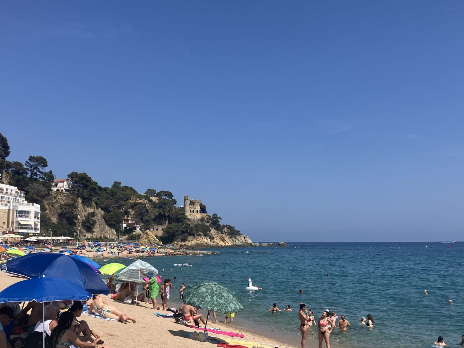 スペインの長ーい夏休みの過ごし方：カサルに参加する｜EXPAT by クーリエ・ジャポン