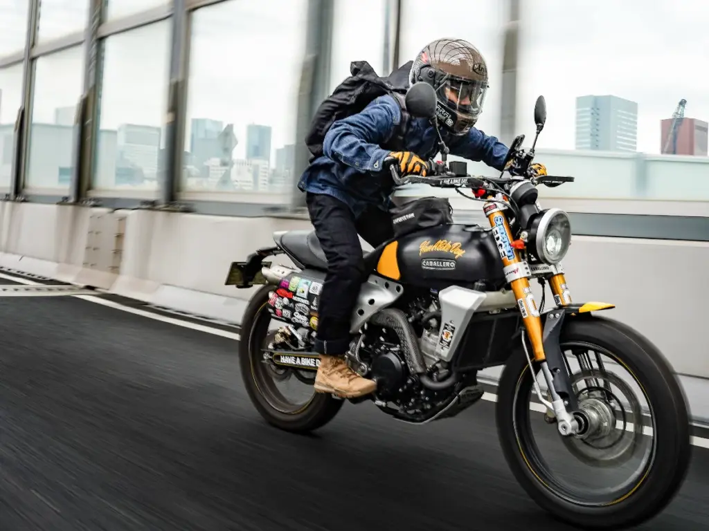 現代に蘇るイタリア発のスクランブラー、Fantic Caballero 250！ - Webikeプラス