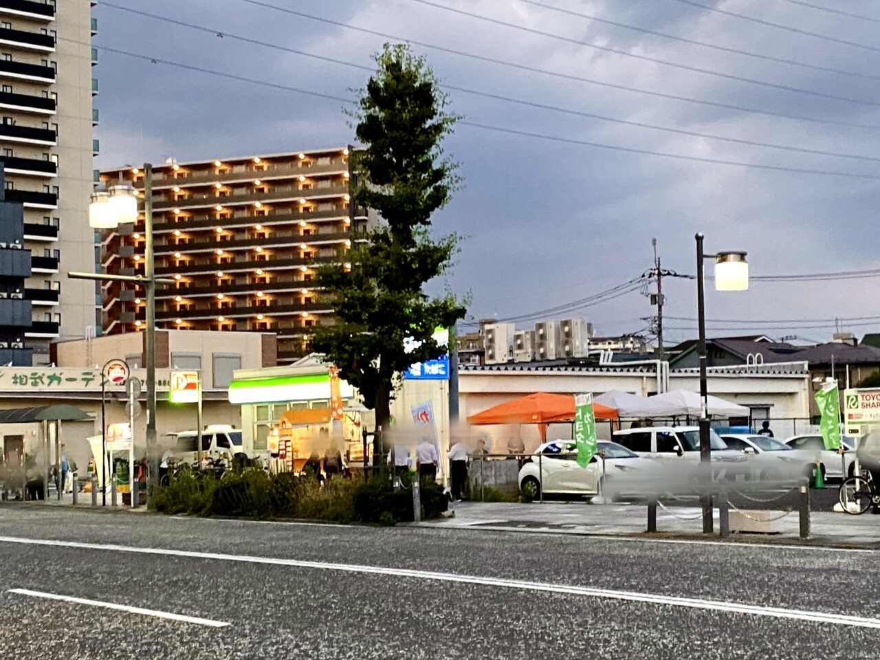 【相模原市中央区】夕暮れ時から屋台気分でお酒やおつまみを楽しまれる方で大賑わい！「第1回立ち飲み居酒屋」の様子をレポート