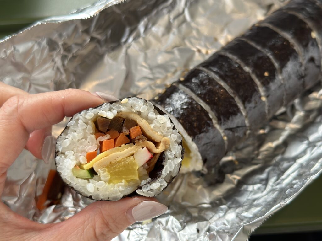 キンパ　韓国食べ歩きグルメ　韓国テイクアウトグルメ