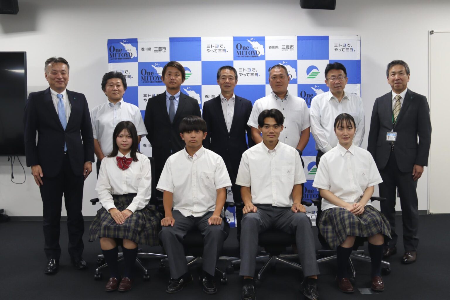 全国大会に出場する香川西高等学校の代表生徒