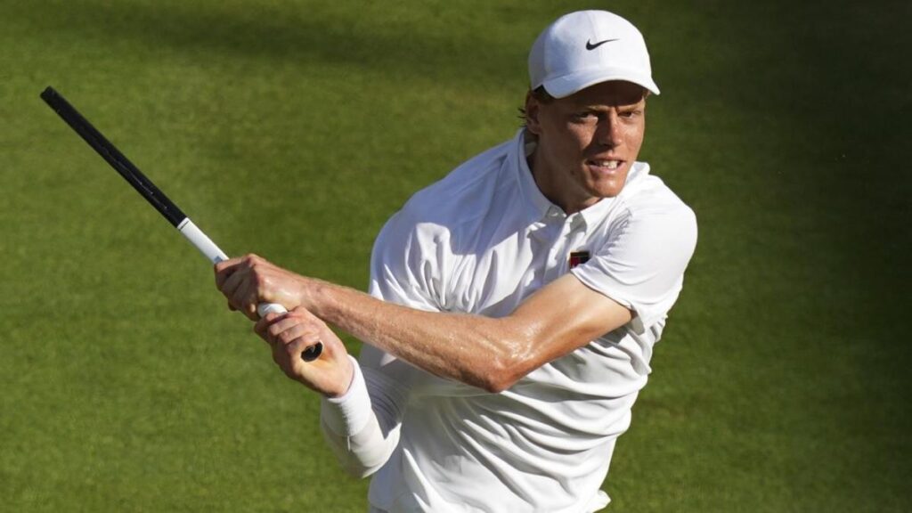 4セットE Conquista WimbledonのJannikの勝者Vince。 4-6 6-4 6-4 6-4