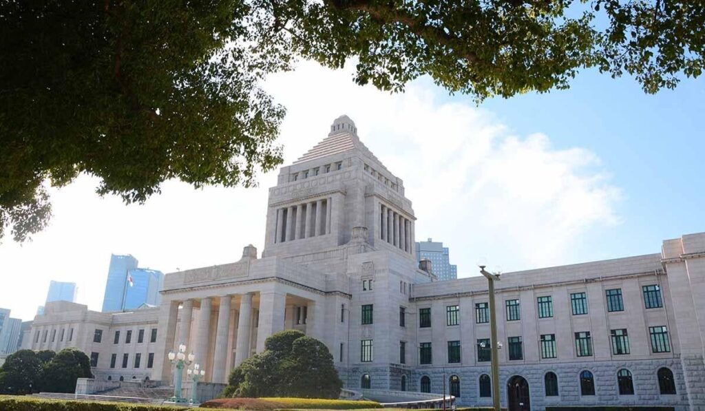 【先生怒らないからやった人は正直に手を挙げて】「当該教員は名乗り出て」文科相が異例の呼びかけ 名古屋と横浜の市立小教員らが女児盗撮画像を共有（カナロコ by 神奈川新聞） - Yahoo!ニュース