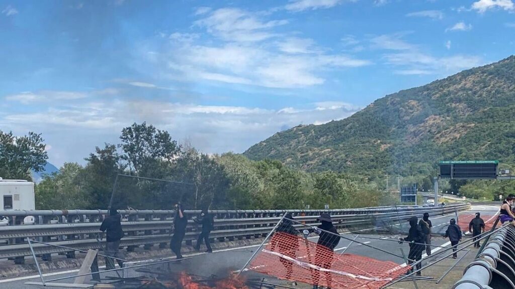 高速道路、トリノ-Bardonecchia -ansa閉鎖を占有するTavはありません