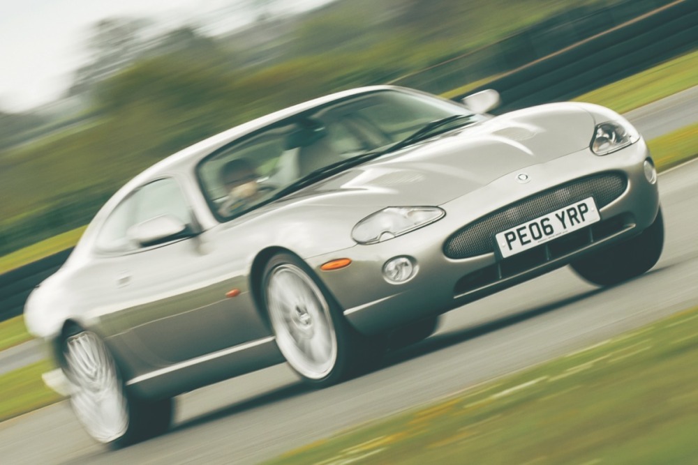 ジャガー XKR 4.2-S（2002〜2006年／英国仕様）