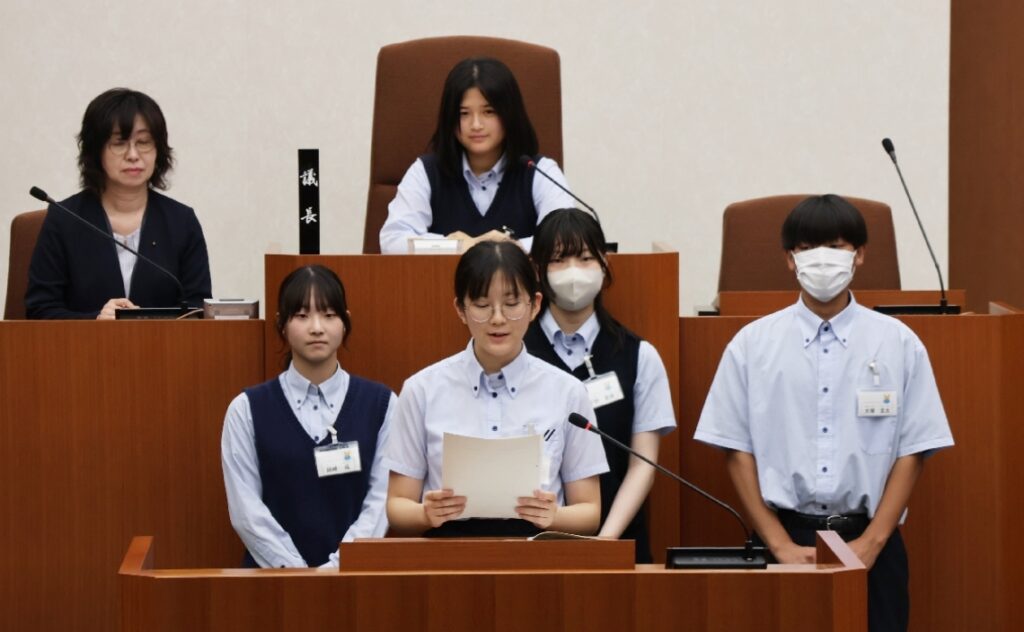 由布高の生徒、市政や議会に物申す　「こども未来議会」で市議と意見交換 - 大分のニュースなら 大分合同新聞プレミアムオンライン Gate