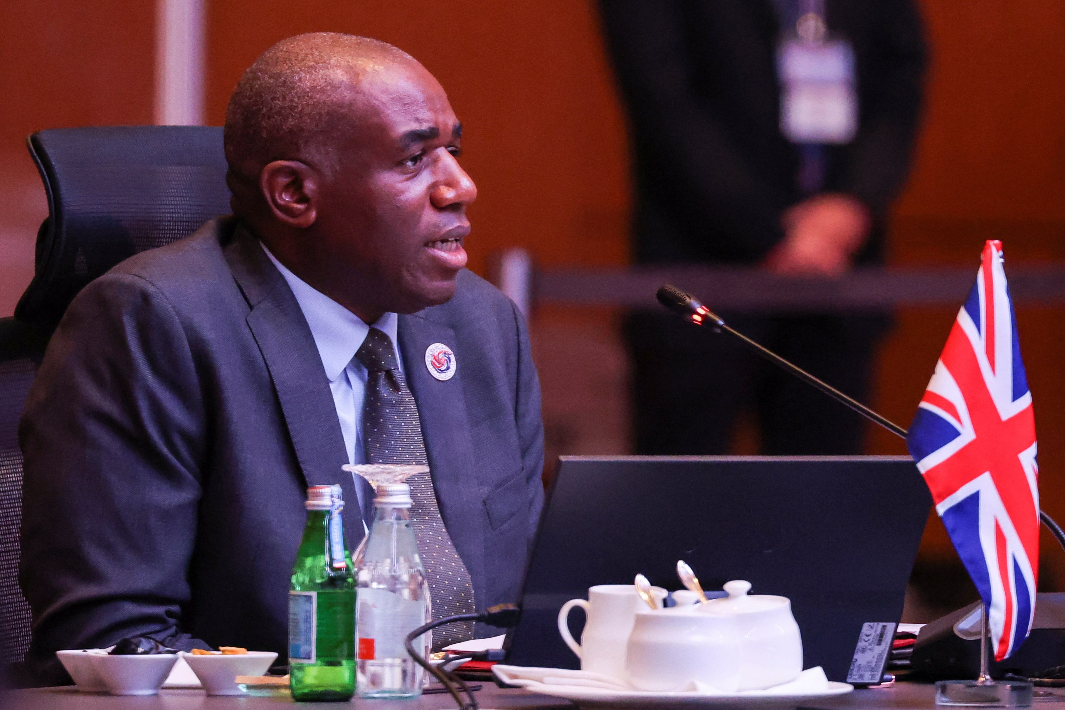 英中外相が会談、協力可能な分野など協議　香港問題にも言及