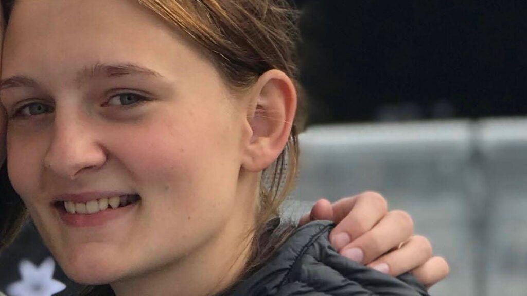 6年間の待機は、22歳で危険な方法に頼るためにリストされました - そして彼女は一人ではありません - 精神科医にとって長い待ち時間が医者の周りの薬を探していると言います。しかし、コンサルタントは自己併用に対して警告しています。