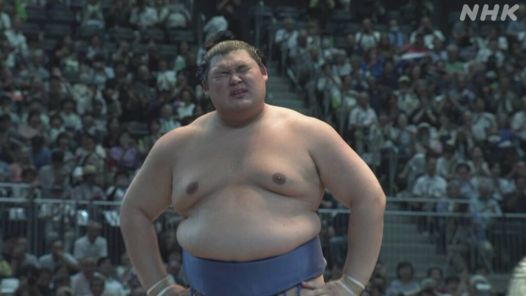新横綱 大の里が初黒星 王鵬に敗れる 大相撲名古屋場所4日目 | NHK