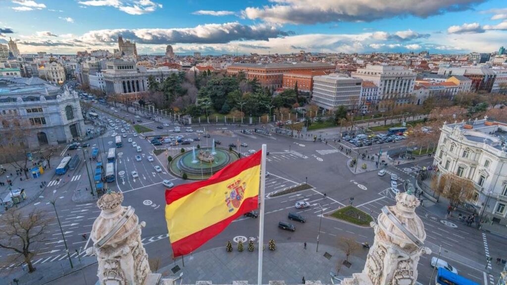 スペインは、世界経済のはるかに大きな変化を明らかにする歴史的なソルパッソで、一人当たりGDPで日本を前進させます