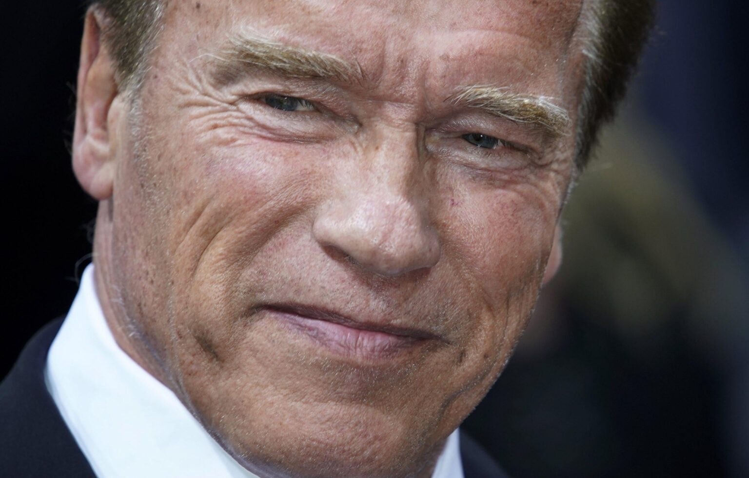 アーノルド・シュワルツェネッガー：「私のナチの父親が私の兄弟を殺した」 - 衝撃的な告白