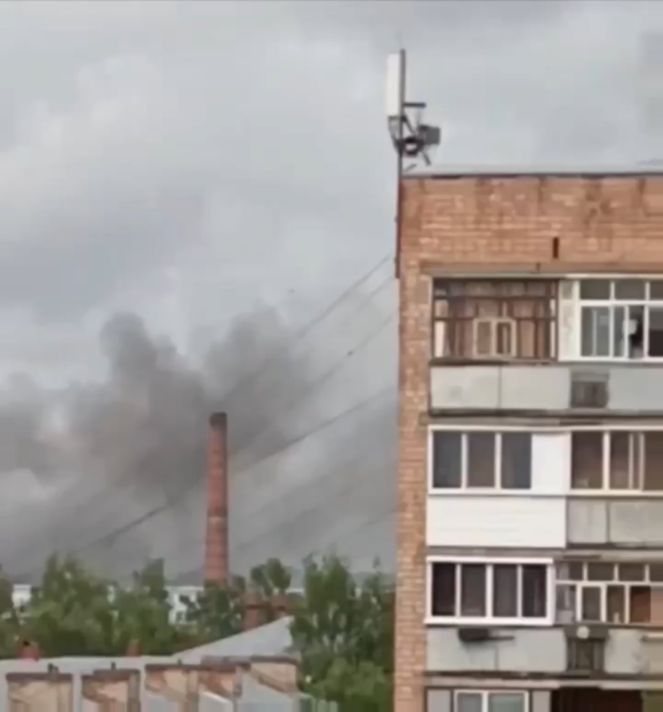 ウクライナのドローンは引き続きより深く攻撃し続けています。ロシアのIvhezskにある電子工場は、ドローンによって倍増されました。
