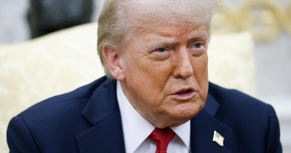 彼の名前がエプスタインファイルにあるかどうか尋ねられた後、トランプスパイラル