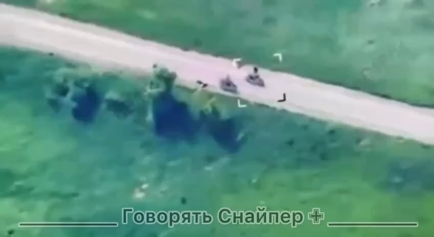 ロシア人は彼をオートバイに縛り付けて道路に沿ってドラッグすることでウクライナ人の捕虜を処刑します