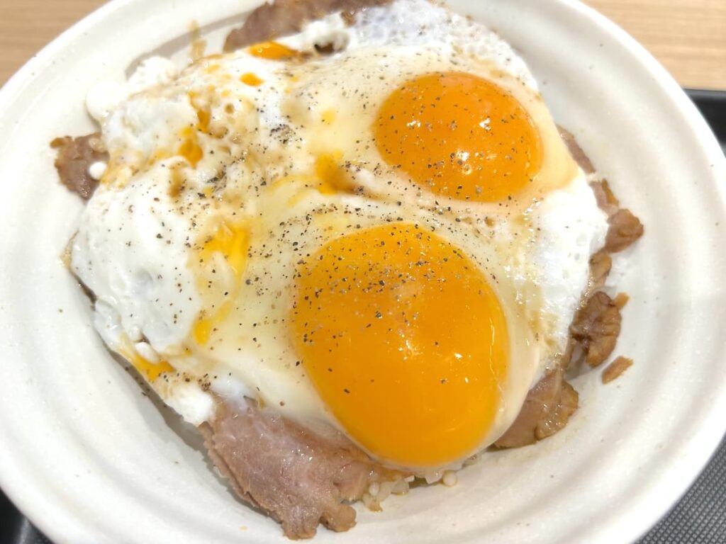 黄身を割ったら味が化けた　松屋「今治焼豚玉子飯」は予想以上の満足感 (2025年7月29日) - エキサイトニュース