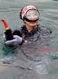 岩手で海女の素潜り実演始まる  - Miyanichi e-press