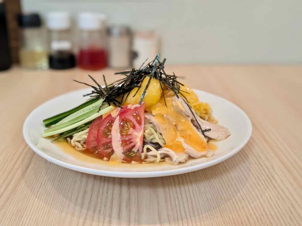 【夏冷やし麺2025】ガチ中華の「桃仙楼」でいただく冷やし中華は、エビマヨで！ – みとん今治