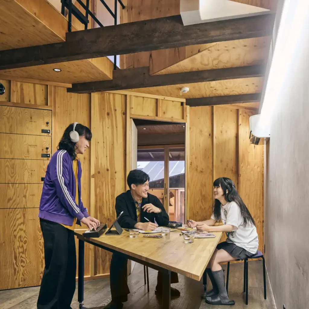 Airbnb|若きクリエイター集団「アートゥーン!」が、大阪で受けた創作への刺激|Pen Online Airbnb|若きクリエイター集団「アートゥーン!」が、大阪で受けた創作への刺激|Pen Online