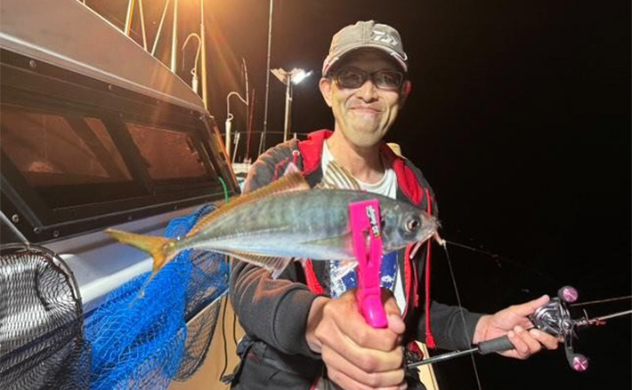 バチコンアジングで最大37cmを頭に尺アジ10匹キャッチ【三重県】アミグローカラーが的中