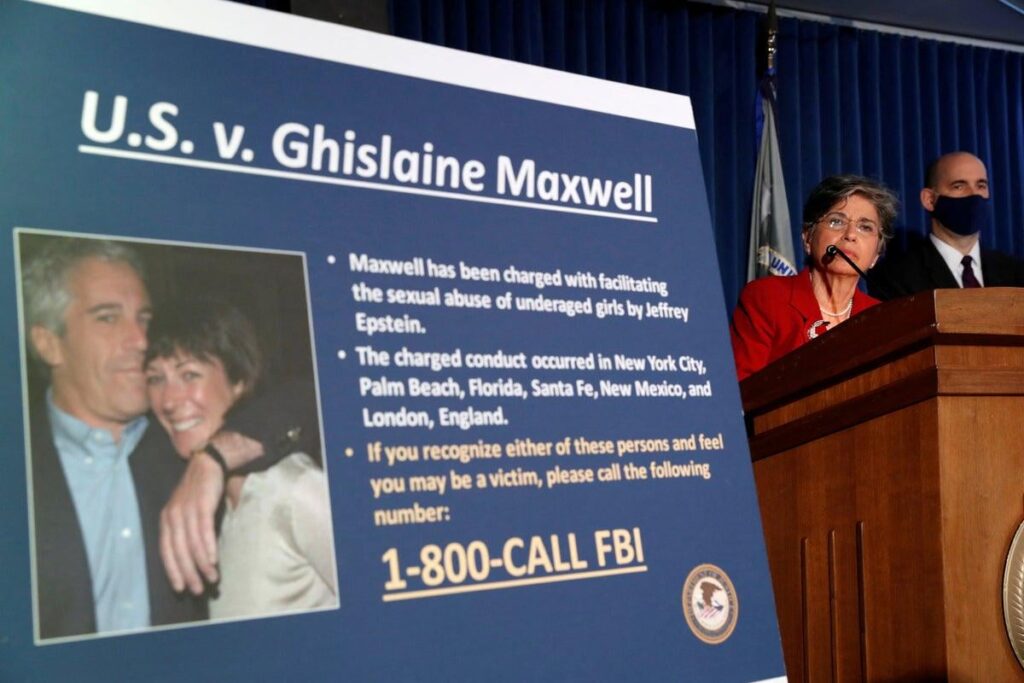 Ghislaine Maxwellは、DOJのEpsteinインタビューで「100人の異なる人々」にちなんで名付けられました、と弁護士は言います