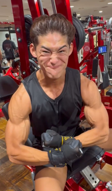 バッキバキ筋肉に驚愕!?TBSイケメンアナ齋藤慎太郎の1日密着筋トレムービーが話題に！ | 話題の投稿 | スポーツブル (スポブル)