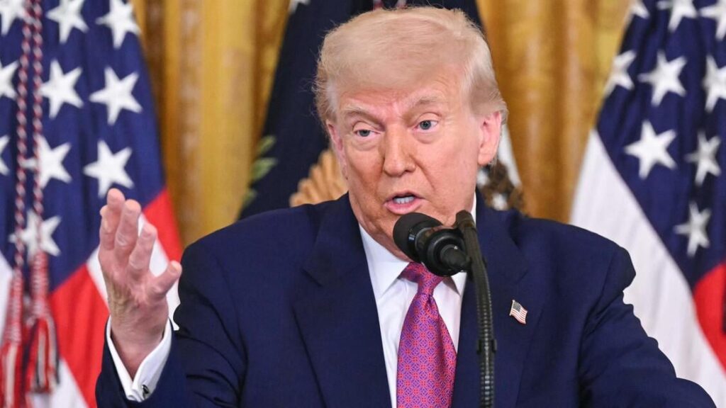 トランプは8月1日からEUの30％の義務を発表します