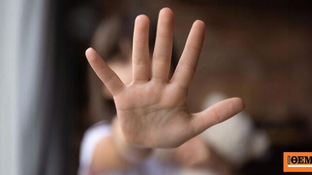 アッティカのホラー：4人の男性が14歳のグループをレイプしました