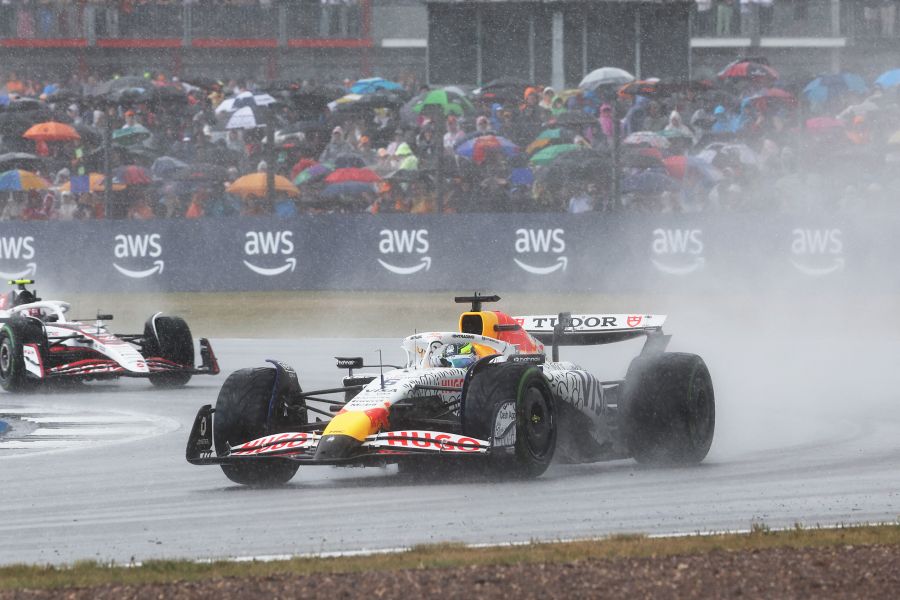 視界ゼロ…ハジャー「もう遅かった」雨クラッシュの真相／F1イギリスGP - TopNews