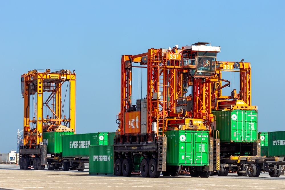 【EU】欧州委、港湾での電動ストラドルキャリアの共同購入で競争法上合法との見解 | Sustainable Japan