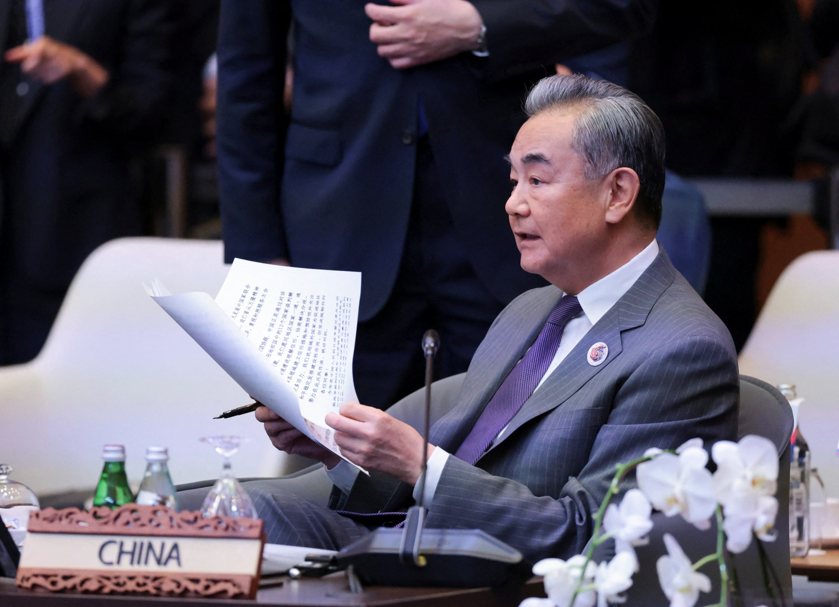 中国外相、米との関与拡大呼びかけ　対立に警鐘