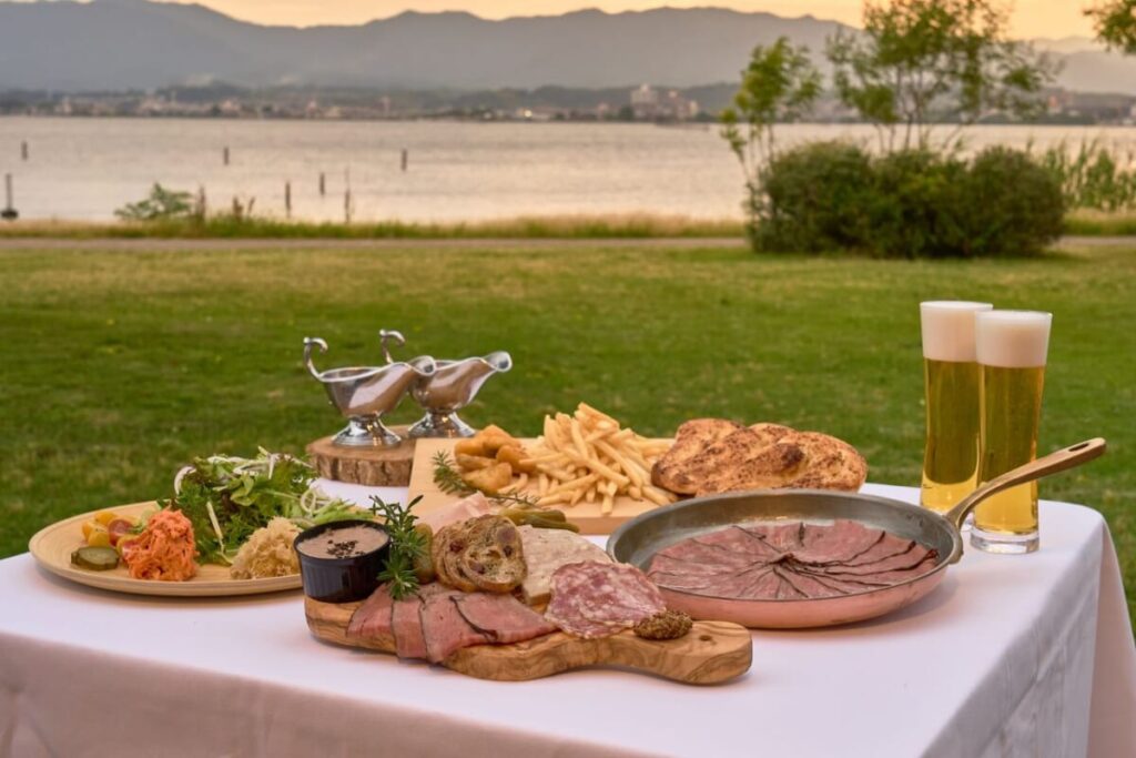 【琵琶湖の畔でサンセットディナー】肉とビールで大人の夏時間を満喫！「BEER HALL 2025 Biwako Sunset 」 (2025年7月23日)