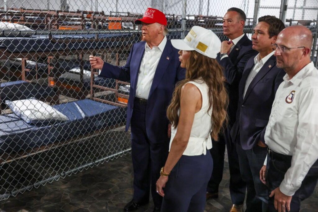 アメリカ人のほぼ半数がフロリダの「ワニのアルカトラズ」を不承認にしている、新しい世論調査は