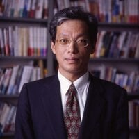 安倍政権が進めた円安が世の中にストレスをもたらしている。オーバーツーリズムはその典型だが、外国の大金持ちや投資家が日本の動産、不動産を買い漁り、輸入品は値上がりして、生活は苦しくなる。外国人を攻撃するのではなく、アベノミクスを呪うべき。(山口二郎)
