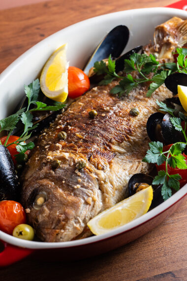 厚い身が特徴の県産真鯛を味わうアクアパッツァ