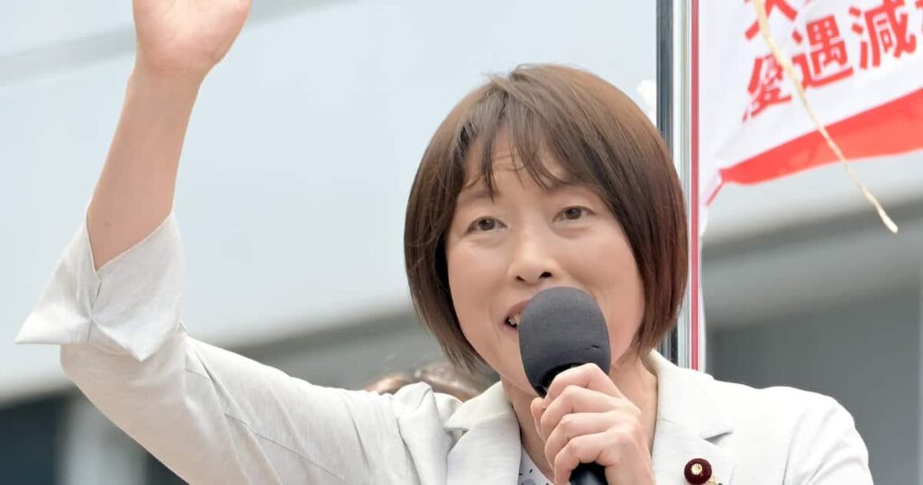 共産「メロンパン」で参政攻撃 過去の「食べたら死ぬ」発言巡り、実物片手に ―「でたらめです、陰謀論です」
