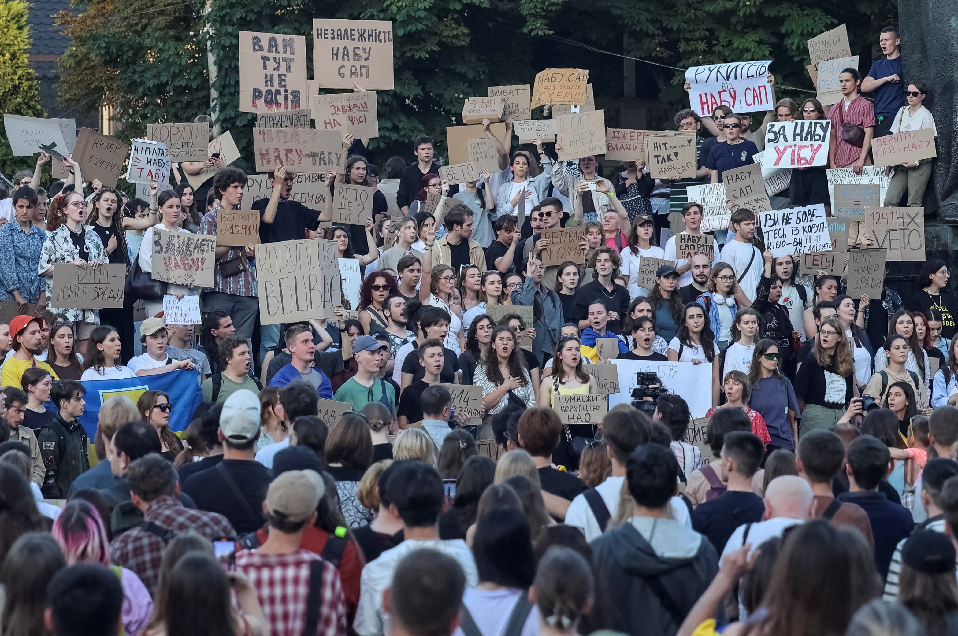 ウクライナ大統領が「火消し」、汚職撲滅巡り国内でデモ　欧州から批判で