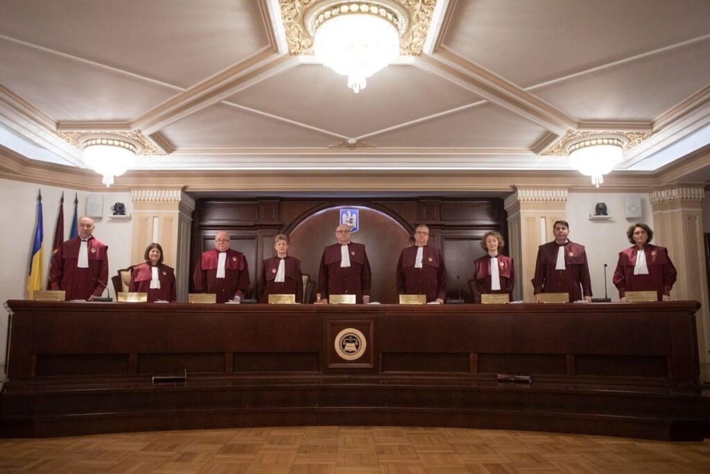 PNLとUSR上院議員は、憲法裁判所の36,000ユーロの裁判官の「退職援助」を排除したいという立法イニシアチブを提出しました。