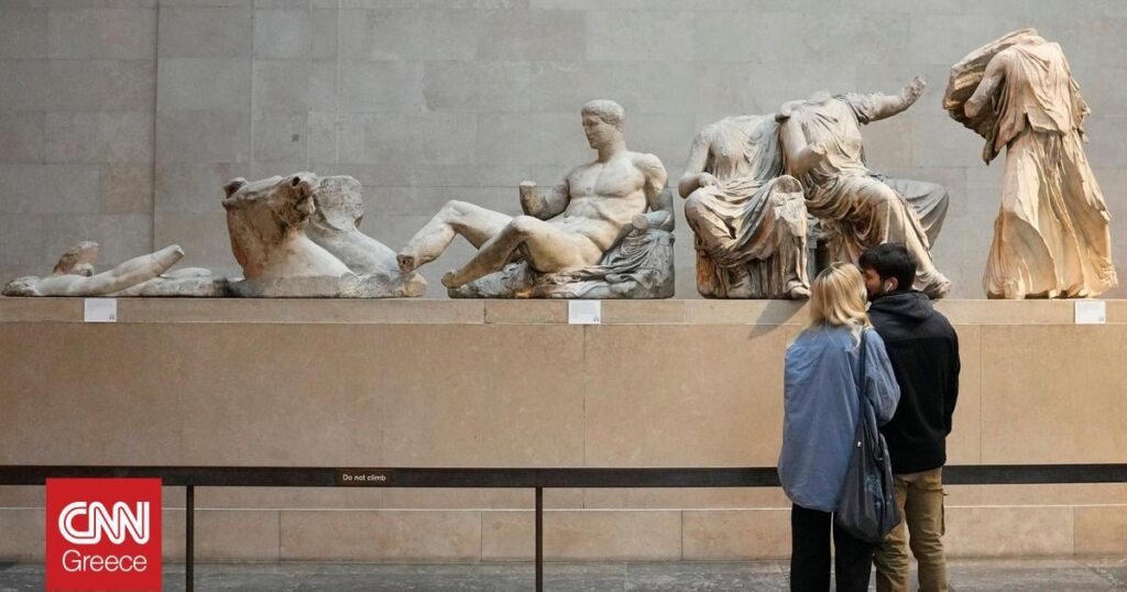 ギリシャのパルテノンの彫刻が復活したときにブロックが英国の政治家を試みています