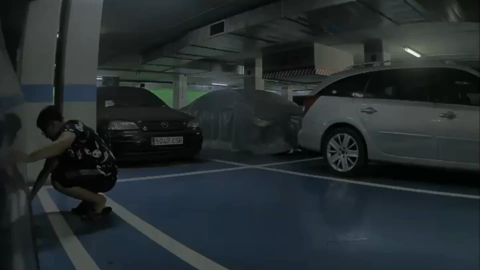誰かがメリラで私の車に侵入しようとしました